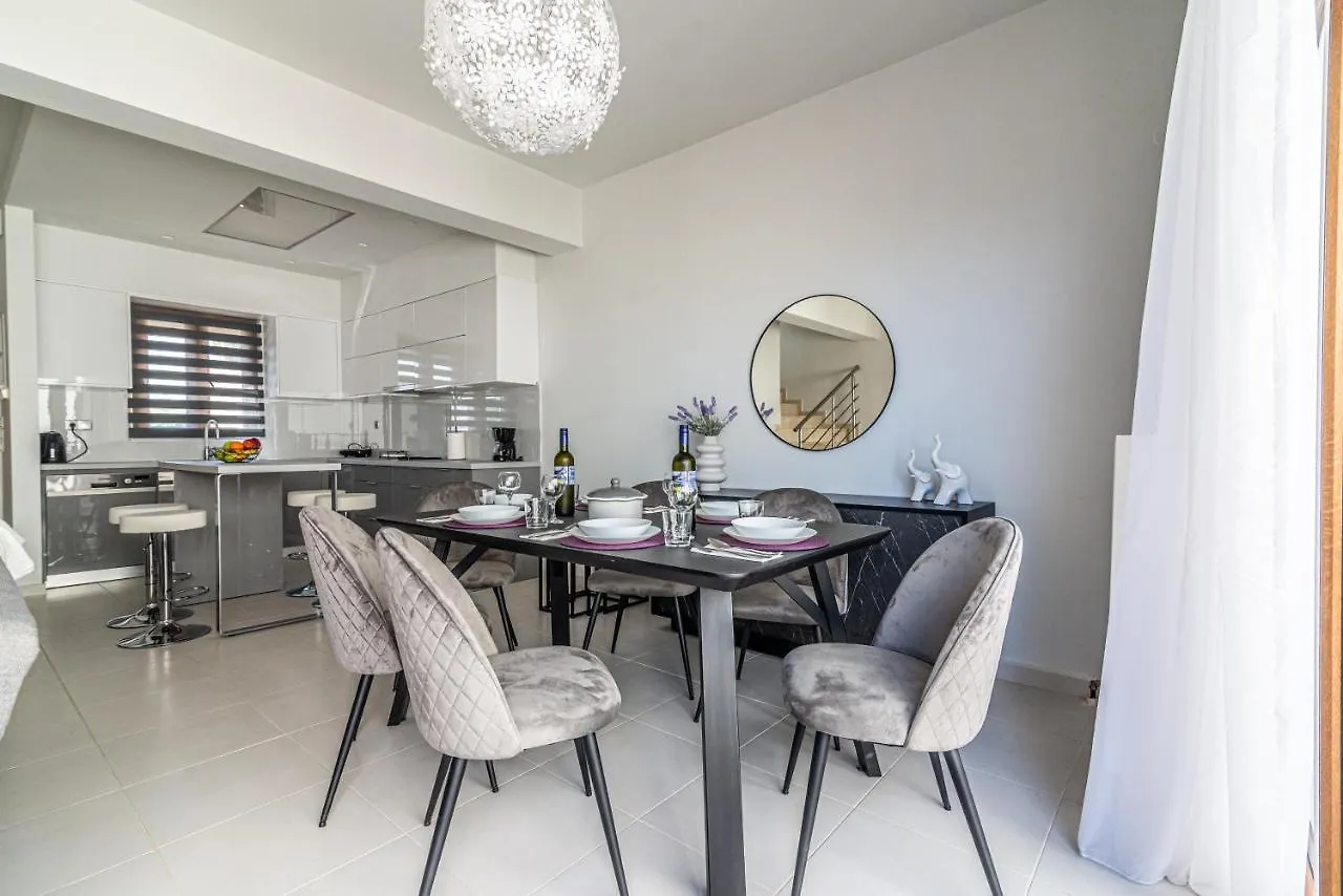 Trinity Seaside Family Maisonette Gournes Gouvon Holiday home