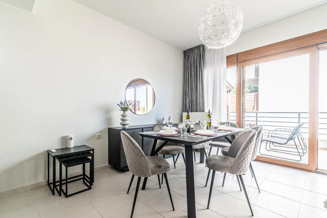 Trinity Seaside Family Maisonette Goúrnes